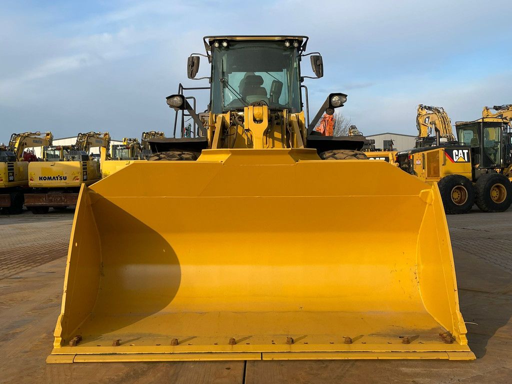 Caterpillar 972M XE - CE / new tires / new bucket edge