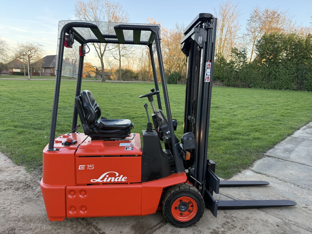 Linde 1500KG elektrisch triplex 5m freelift goede accu