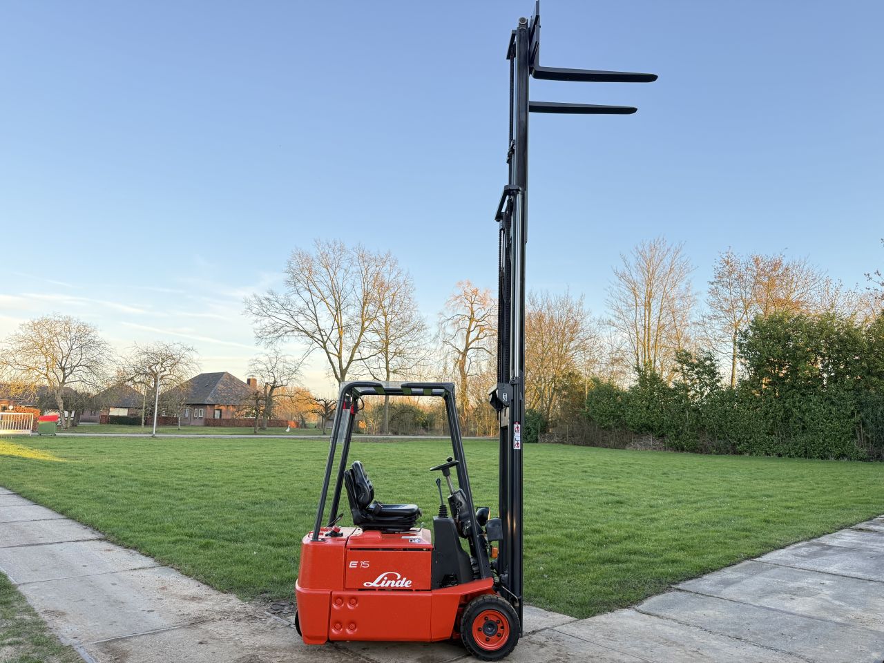 Linde 1500KG elektrisch triplex 5m freelift goede accu