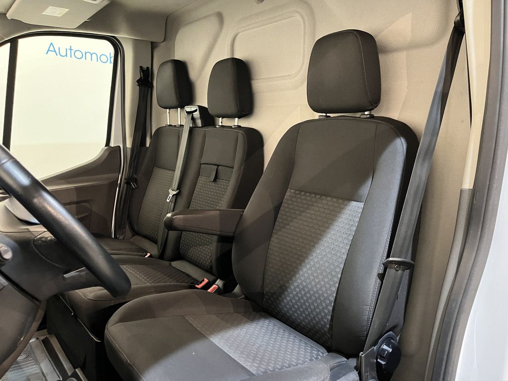 Ford Transit 350 2.0 TDCI L3H2 Trend RWD 170 PK Automaat / Euro 6 / Airco / Cruise Control Adap. / CarPlay / Camera / 220V. / Navigatie / Trekhaak