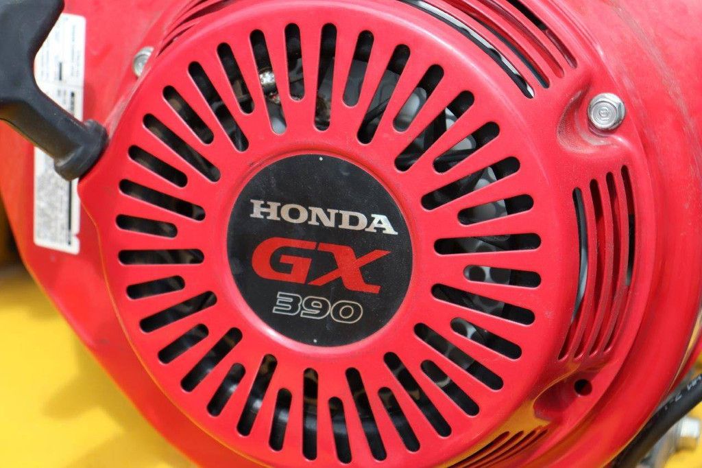 Hydrostatische Sämaschine Stinger SS2400 Benzin 11 PS 2019