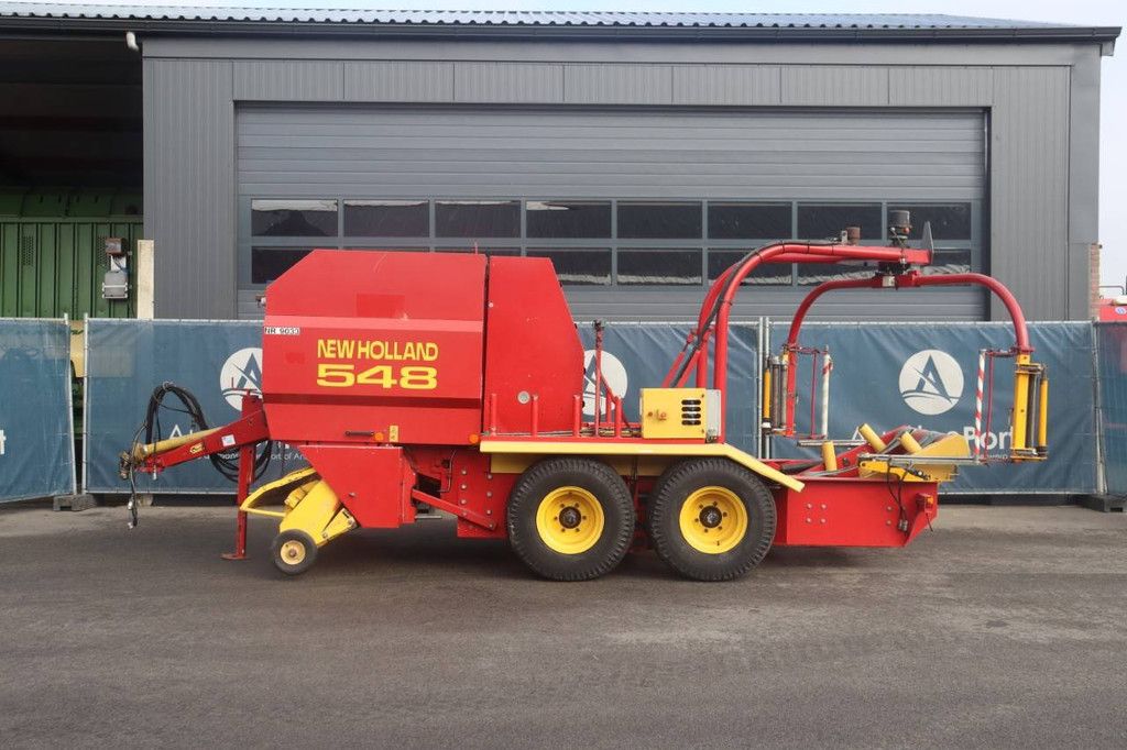Baler New Holland 548 2001