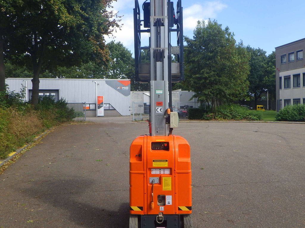 JLG 20MVL 7.98m Electric Mast Lift 2016
