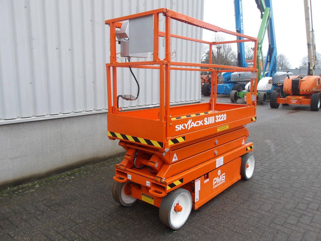 Scherenarbeitsbühne Skyjack SJ3220 8,09 m Elektrisch 2015