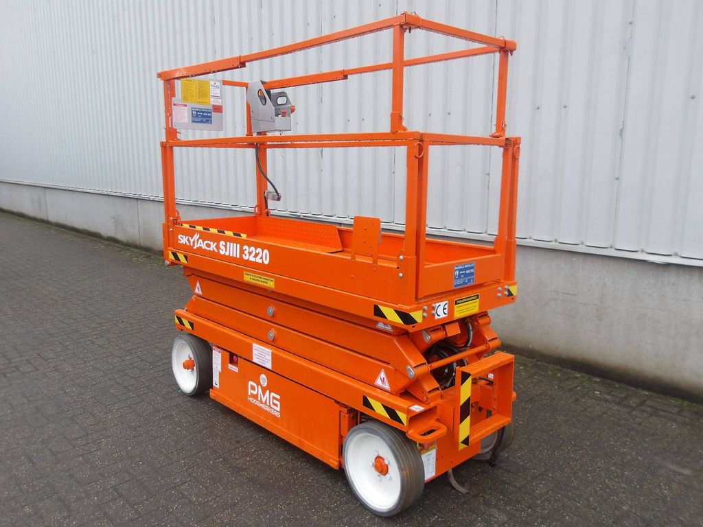 Scherenarbeitsbühne Skyjack SJ3220 8,09 m Elektrisch 2015