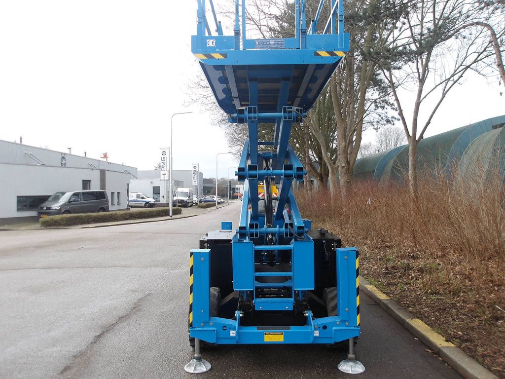 Scissor lift Genie GS-3369RT 11.96m Diesel 2015