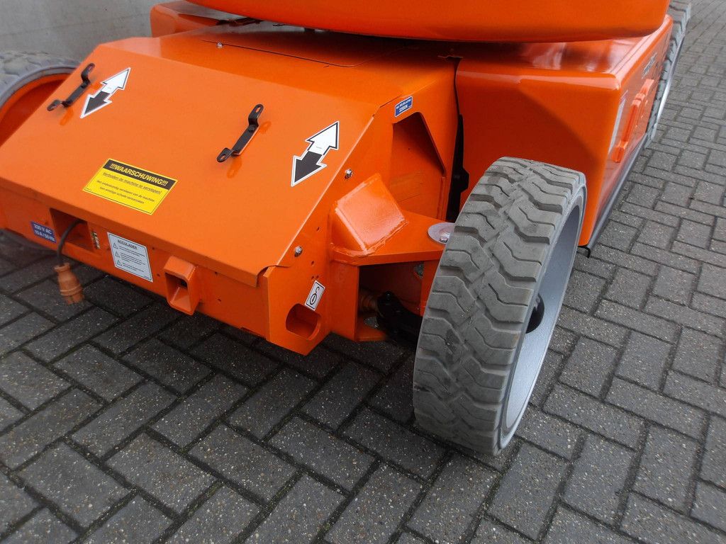 JLG E400AJPN 14.16m Electric Articulated Boom Lift 2011