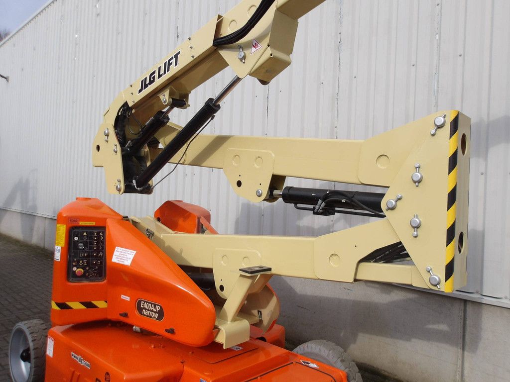 JLG E400AJPN 14.16m Electric Articulated Boom Lift 2011