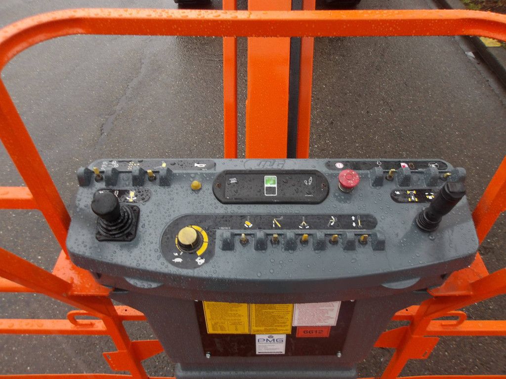 JLG 800AJ 24.38m Diesel Articulated Boom Lift 2013