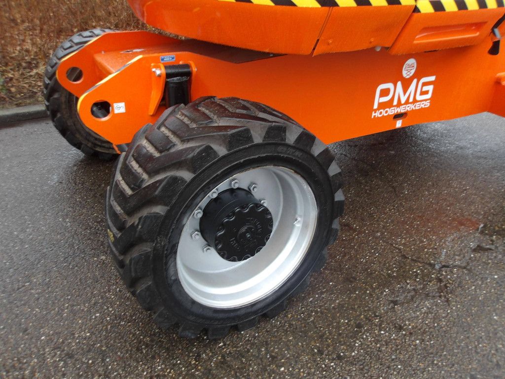 JLG 800AJ 24.38m Diesel Articulated Boom Lift 2013