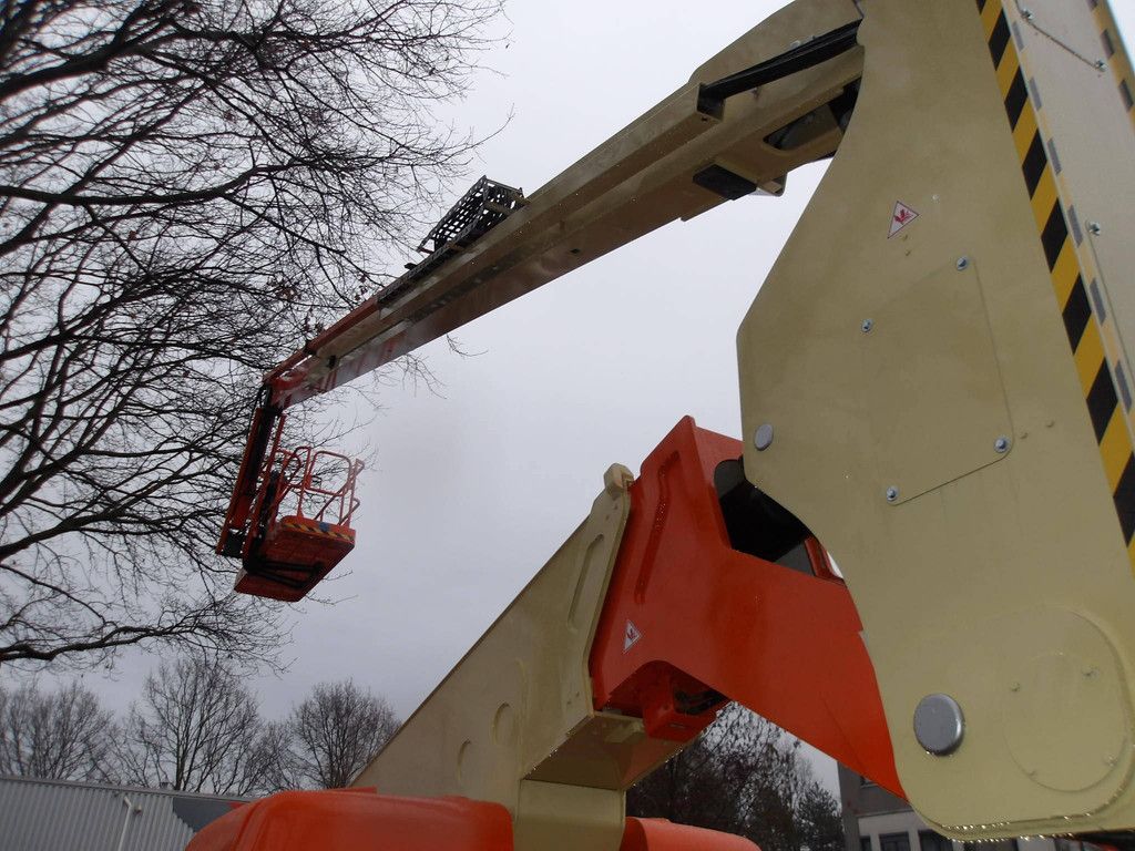 JLG 800AJ 24.38m Diesel Articulated Boom Lift 2013