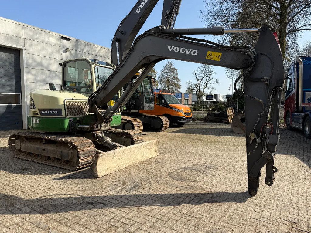 Volvo ECR88D 2buckets