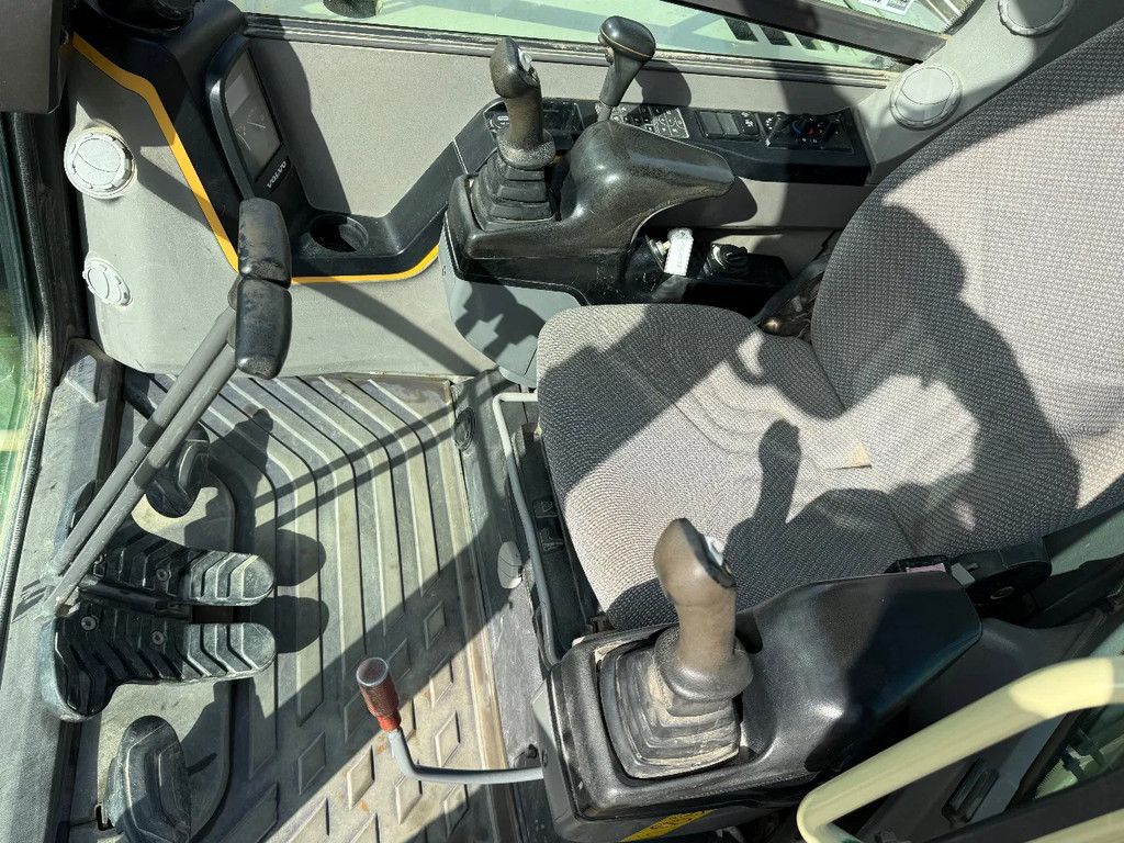 Volvo ECR88D 2buckets