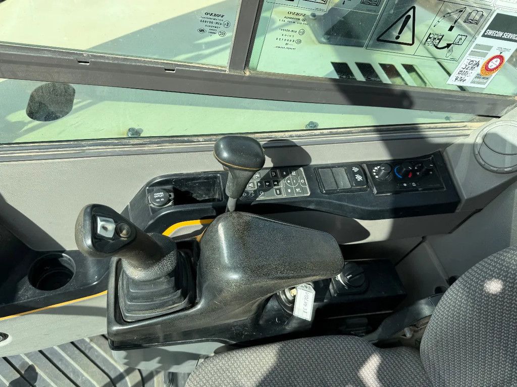 Volvo ECR88D 2buckets