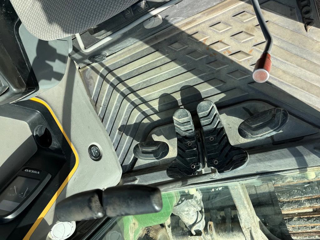 Volvo ECR88D 2buckets