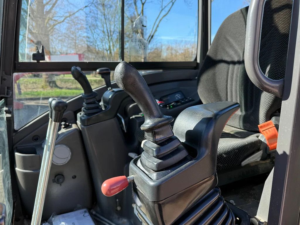 Volvo ECR25D 4 buckets