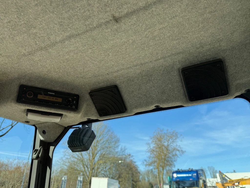 Volvo ECR25D 4 buckets