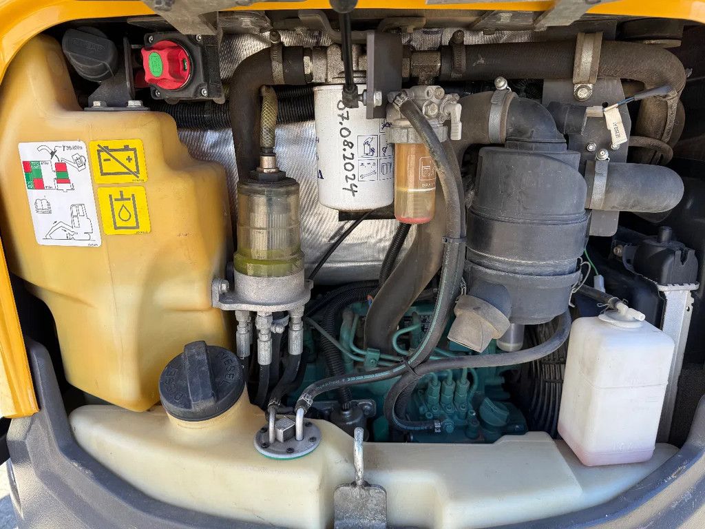 Volvo ECR25D 4 buckets