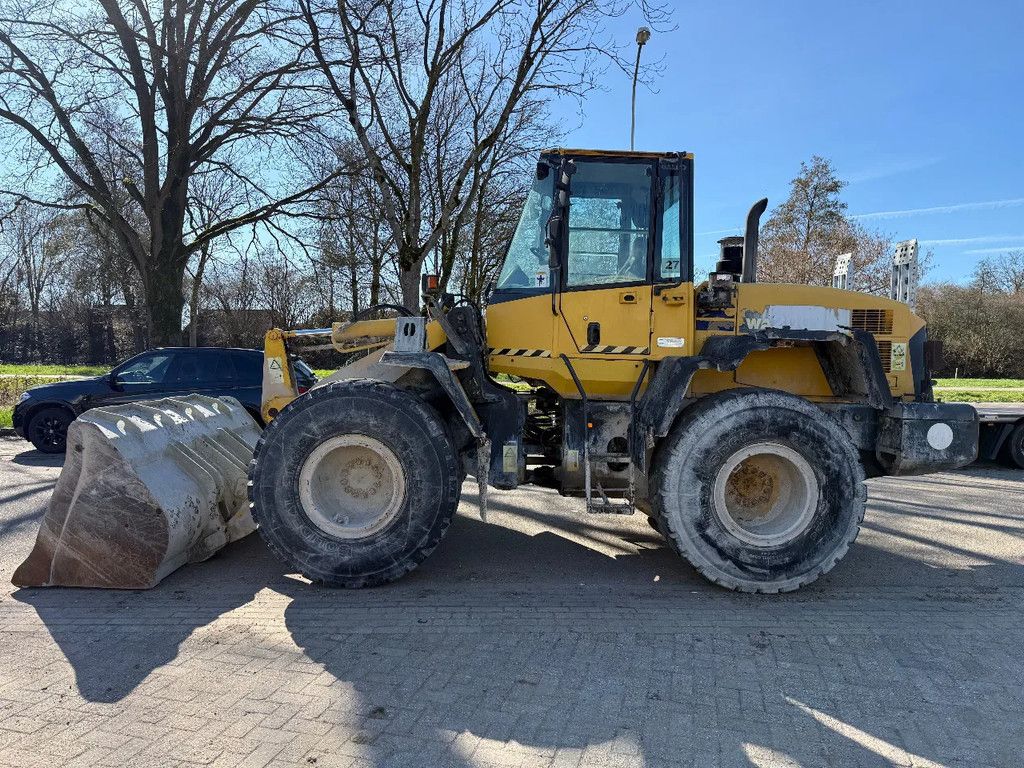 Komatsu WA200 40km/h