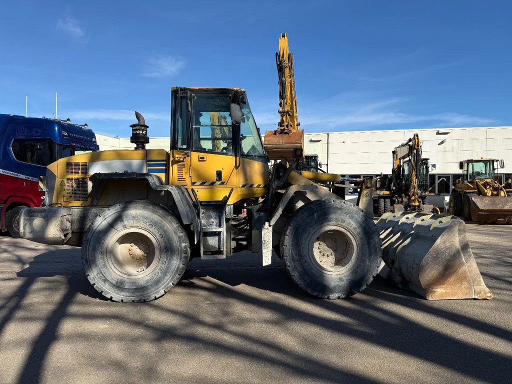 Komatsu WA200 40km/h