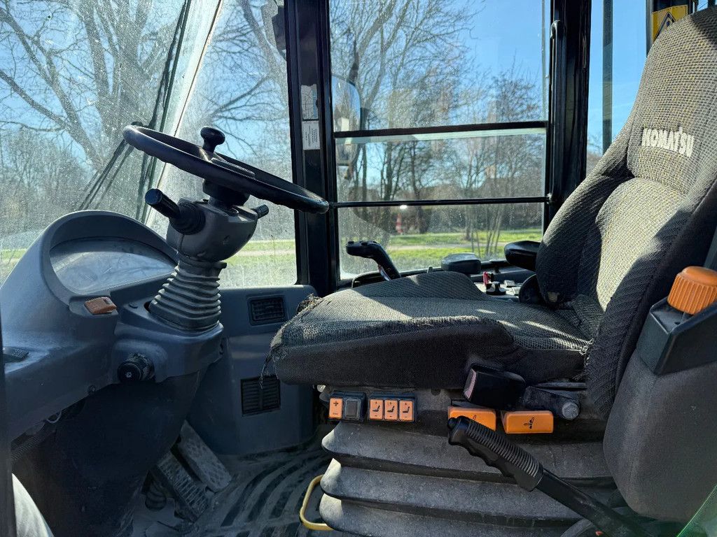 Komatsu WA200 40km/h