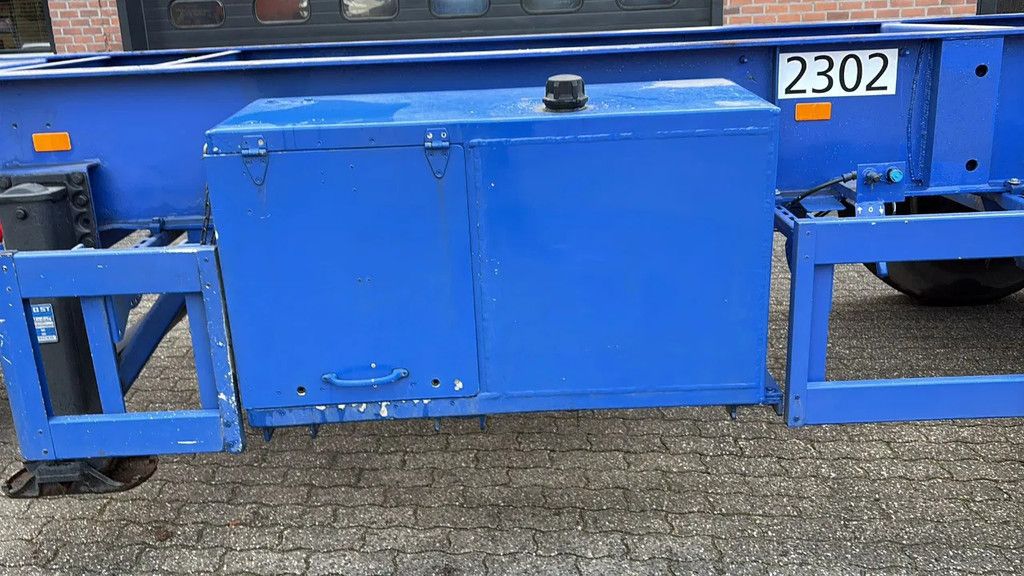 Hendricks 20ft container Kippchassis 24V hydraulic Self support!