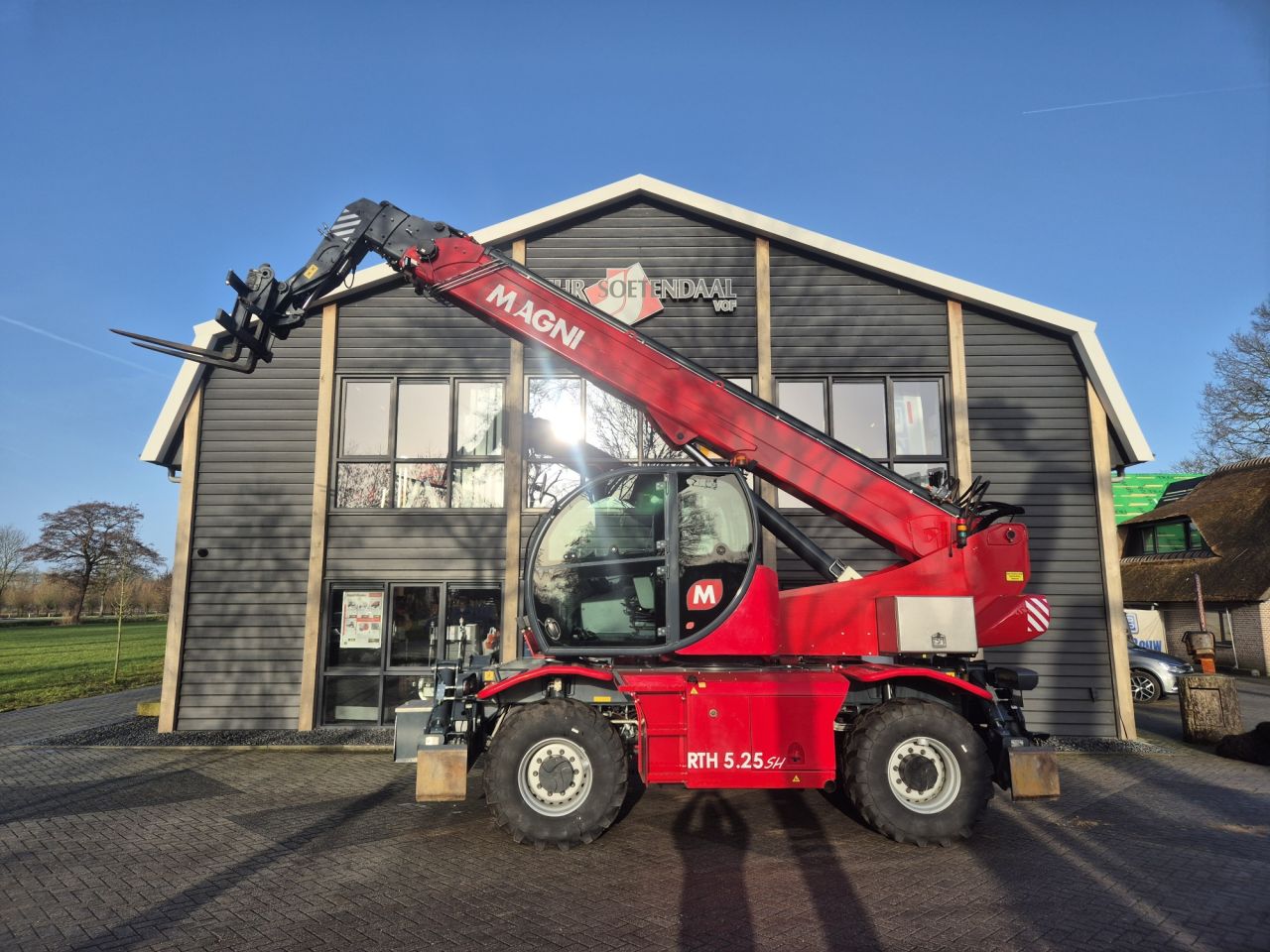 Gebruikte Magni RTH 5.25 roterende verreiker met hefhoogte 25 m