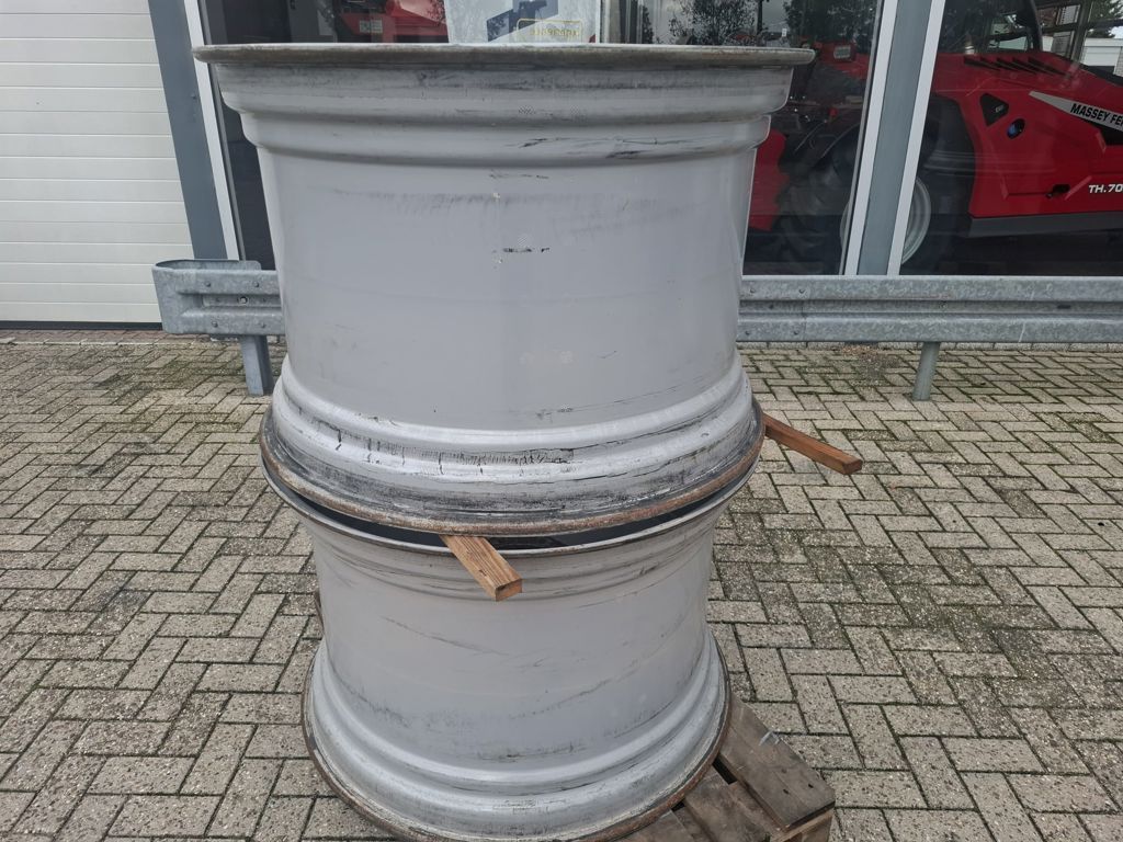 Massey Ferguson VELGEN 38X25 INCH