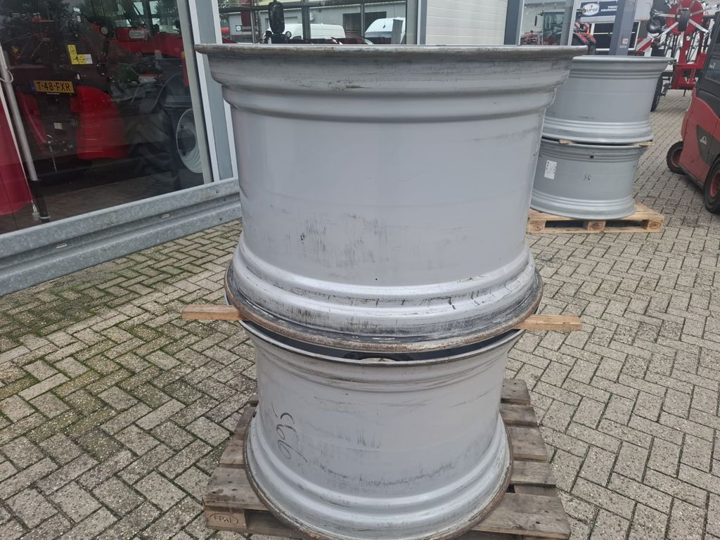 Massey Ferguson VELGEN 38X25 INCH