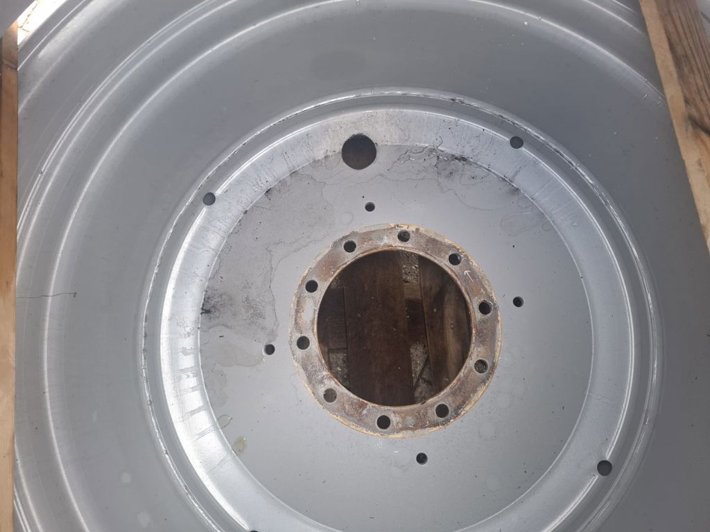 Massey Ferguson VELGEN 38X25 INCH