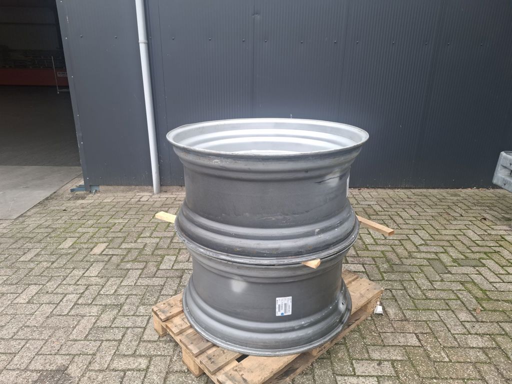 Massey Ferguson VELGEN 38X18 INCH