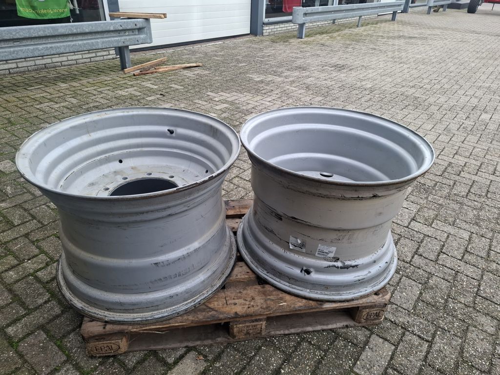 Massey Ferguson VELGEN 28X20 INCH