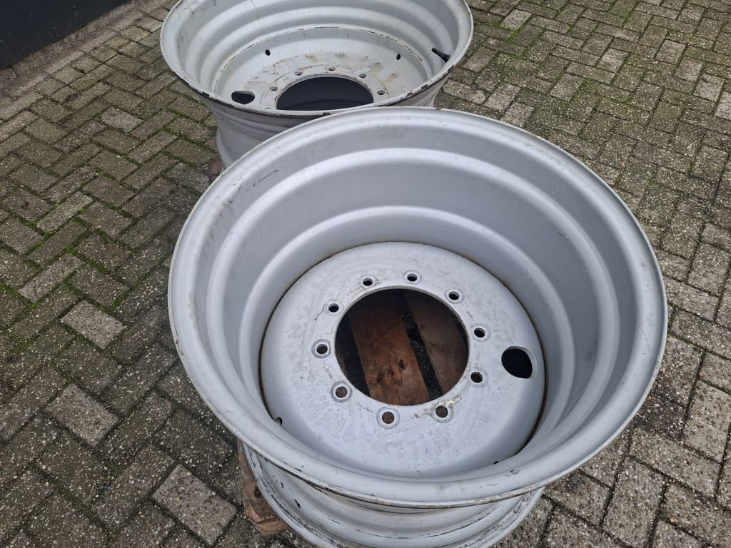 Massey Ferguson VELGEN 28X20 INCH