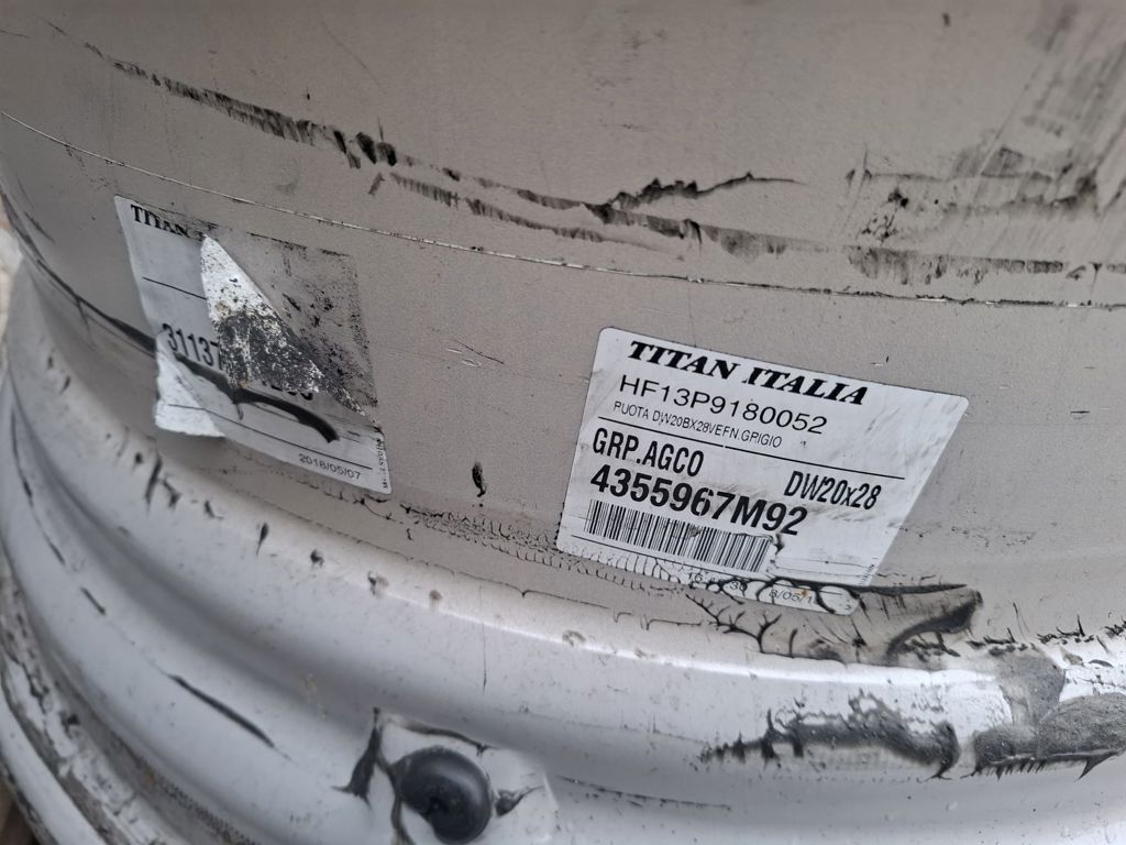 Massey Ferguson VELGEN 28X20 INCH