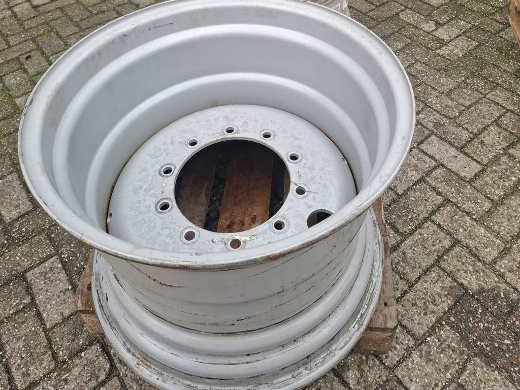 Massey Ferguson VELGEN 28X20 INCH