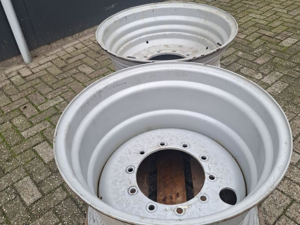 Massey Ferguson VELGEN 28X20 INCH