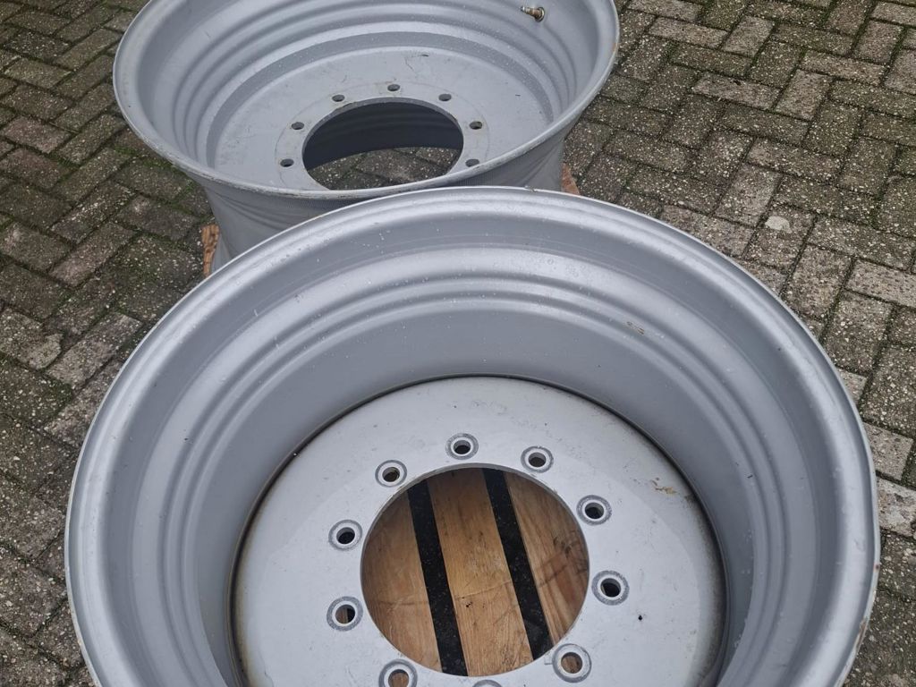 Massey Ferguson VELGEN 28X18 INCH
