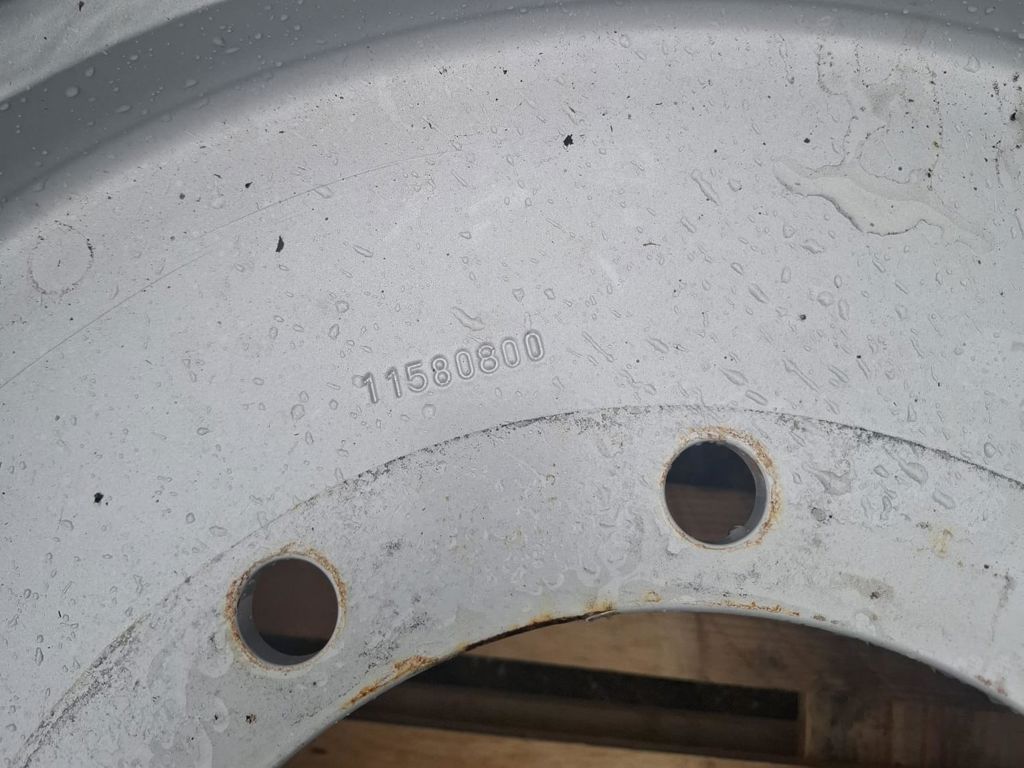 Massey Ferguson VELGEN 28X18 INCH