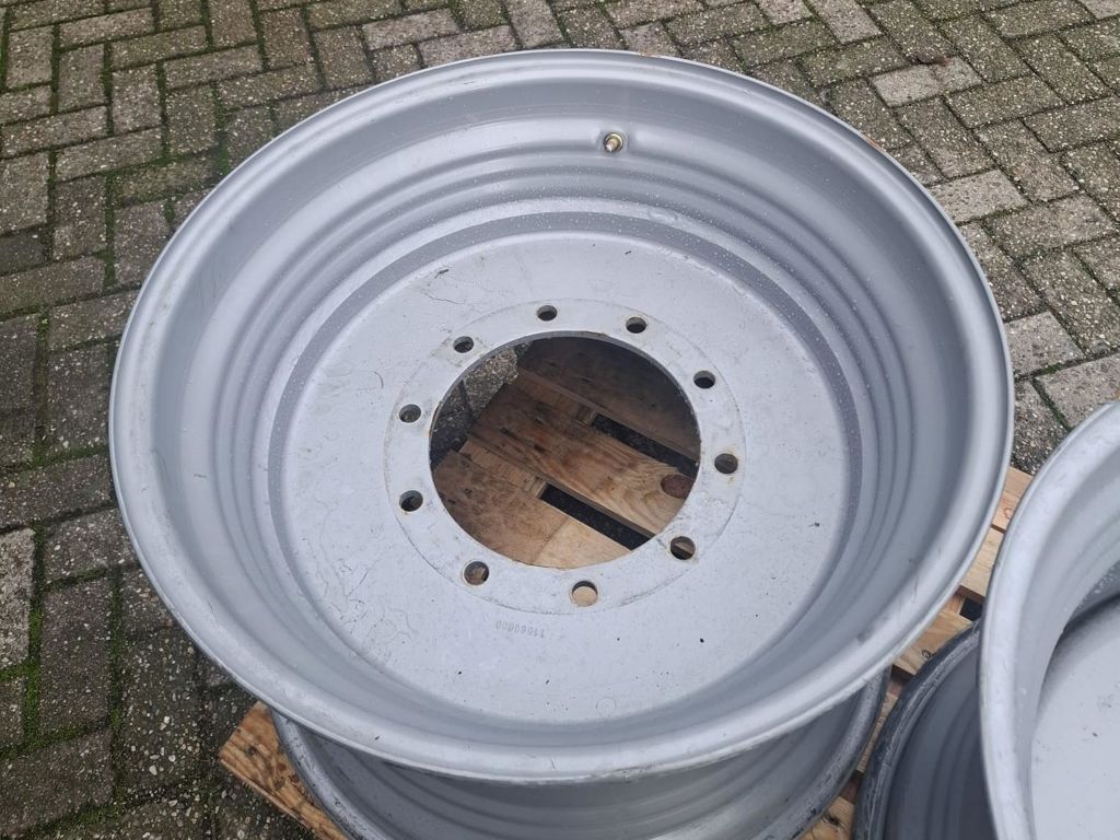 Massey Ferguson VELGEN 28X18 INCH