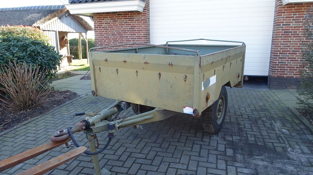 Saris Aanhanger ex leger met kenteken