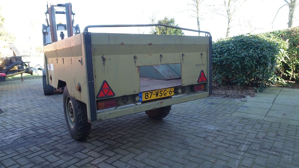 Saris Aanhanger ex leger met kenteken