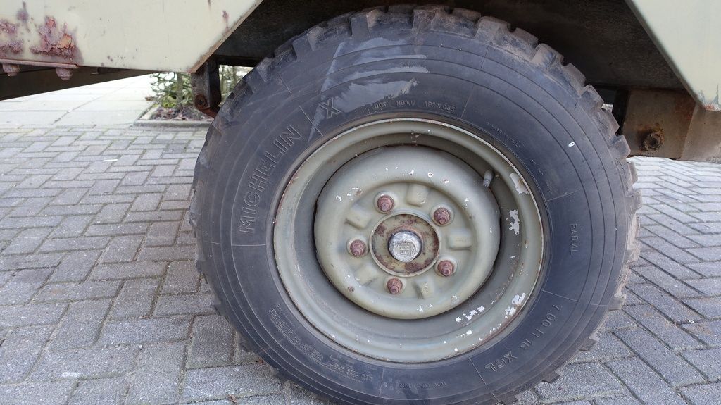 Saris Aanhanger ex leger met kenteken