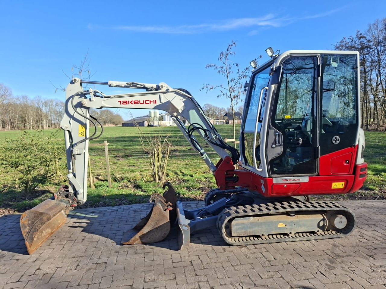 Takeuchi TB230 | bj 2016 | 4732uur | VERKOCHT
