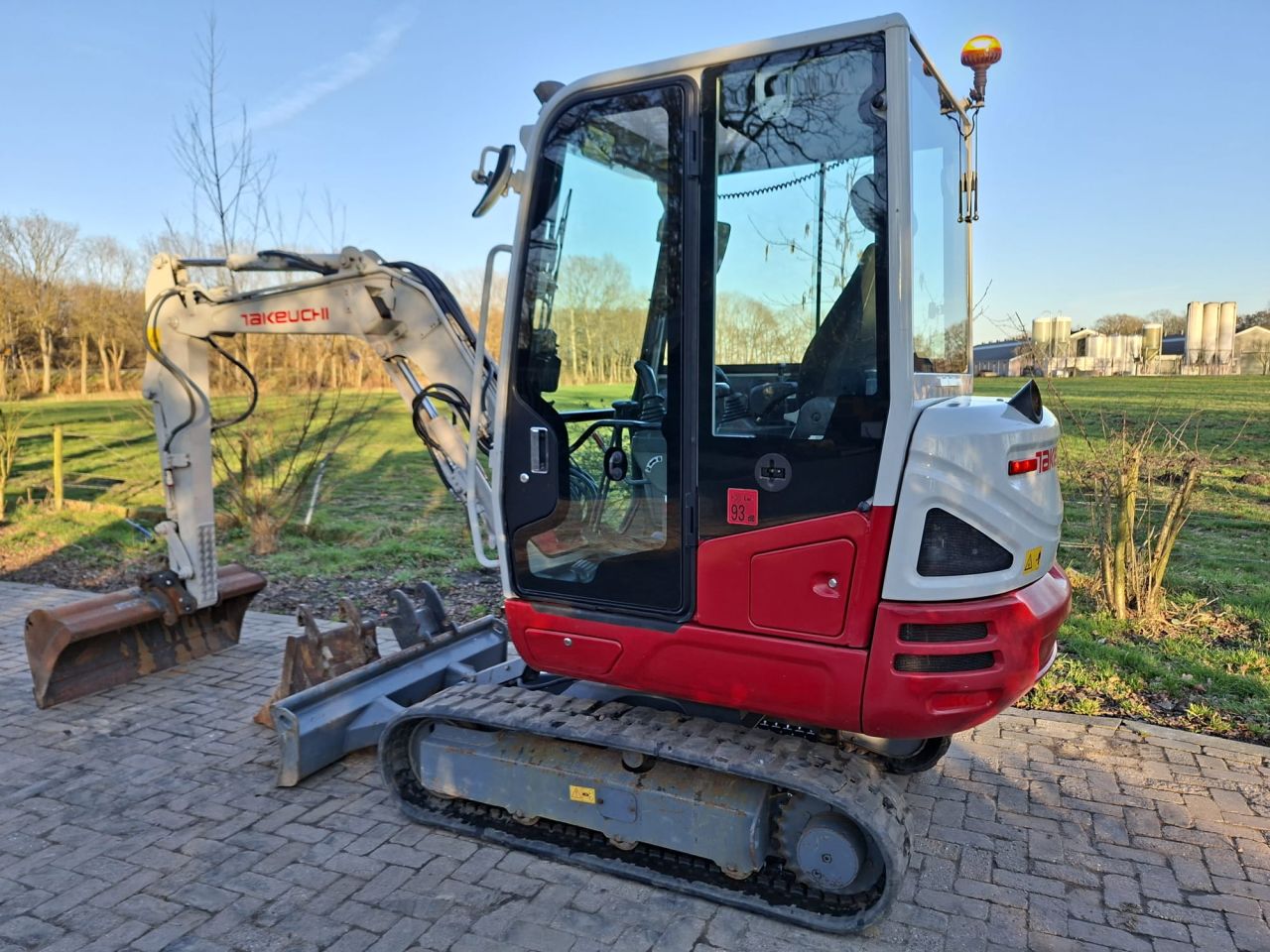 Takeuchi TB230 | bj 2017 | 2733uur | 3 bakken
