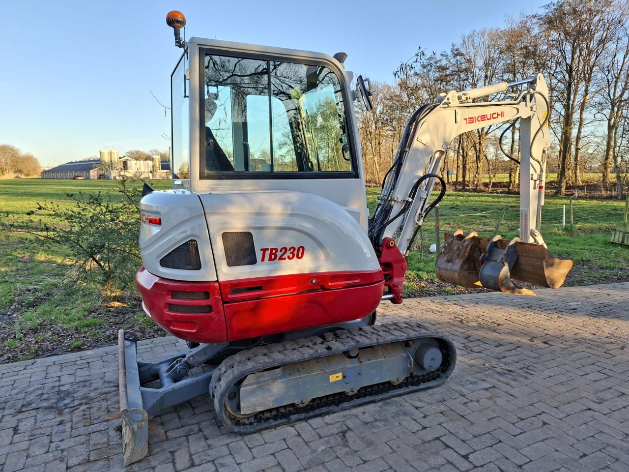 Takeuchi TB230 | bj 2017 | 2733uur | 3 bakken