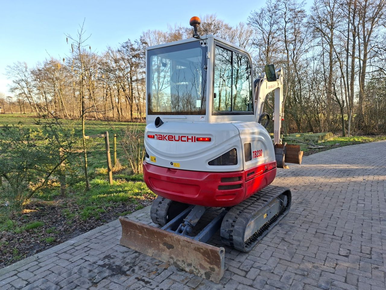 Takeuchi TB230 | bj 2017 | 2733uur | 3 bakken