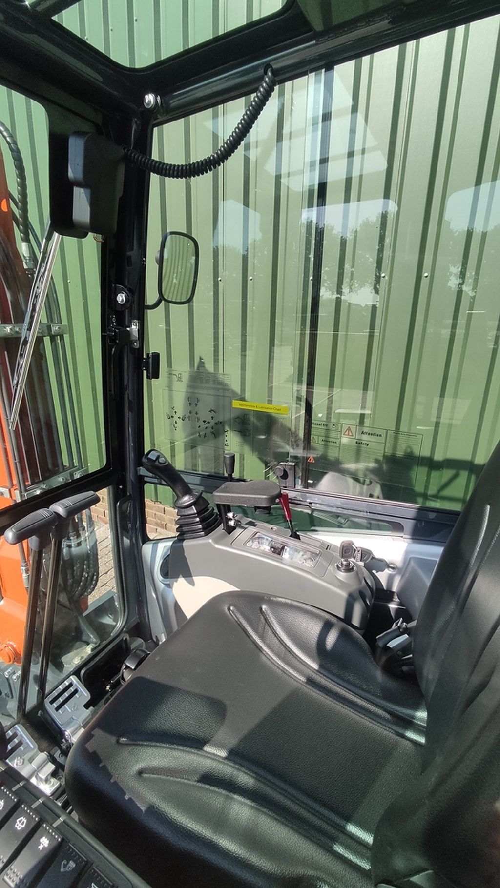 Atlas AC25UF minikraan binnendraaier