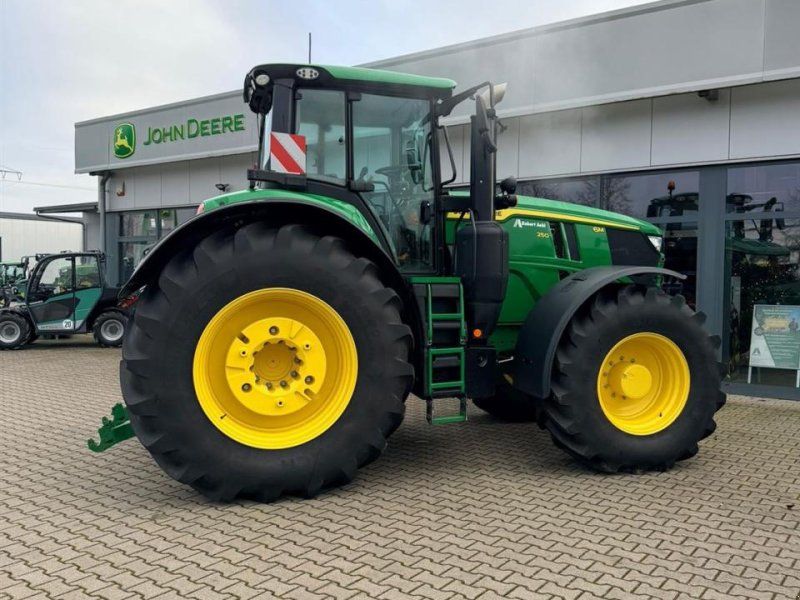 John Deere 6M 250