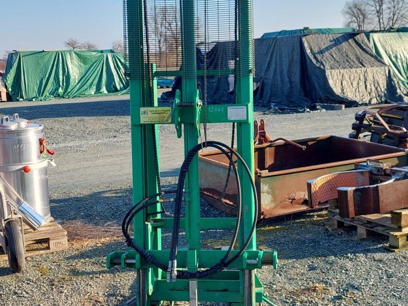 Heckstapler 3,20 m, 1 500 kg, 1 Bewegung zum Heben u. Senken 120