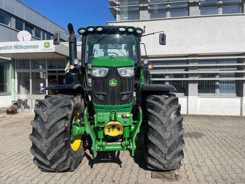 John Deere 6215R